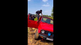 Door mishap: pickup passenger's fingers caught in unintended closure