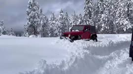 Video shows vehicle attempting to clear driveway after snow blizzard hits southern Oregon