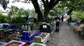 Muslims carry out the tradition of visiting graves before observing the holy month of Rahmadan