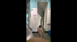 Mirror maze mishap: child hit the mirror