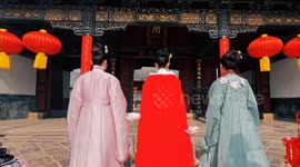 Traditional Chinese attire resurges as chic fashion