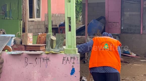 babies and elderly flood victims in Padang began to contract the disease
