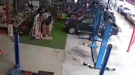 Pickup truck's tyre bursts as it visits repair shop