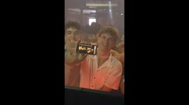 Bold college lads charm Aussie women at DJ set with hilarious message displayed on phone