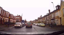 DASHCAM - School Drop Off - Driver Blocks Road to let kids out of car, despite large space on left.