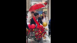Vintage tricycle wedding captivates in southern China