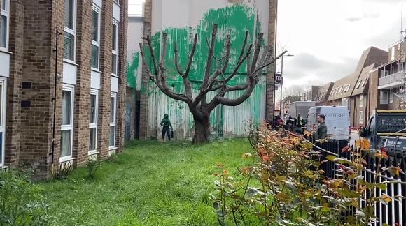 New artwork believed to be by Banksy appears in North London