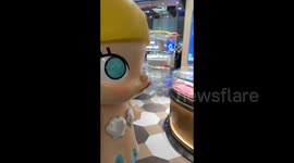 Couple Mimics Statue's Expression in Mall in Beijing, China