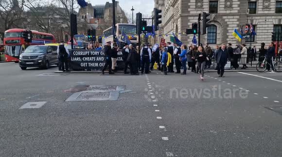 Police confiscate Brexit protesters' loudspeaker outside parliament