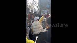 Chinese elderly accuses Apple fans of 'foreign infatuation' at Shanghai store opening