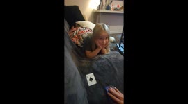 Mom's easy-but-cool card trick leaves 6 y/o daughter totally awestruck