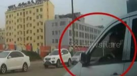 Minibus driver stops car and threatens car driver by gun shaped lifeline launcher
