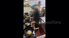 Chinese chef simultaneously cooks FIVE pans of delicious egg fried rice