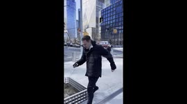 Strong winds make it seem people are walking on stilts