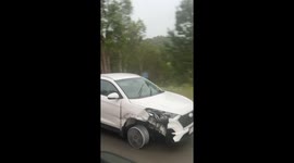 Driver oblivious to missing tire on highway
