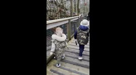 Dino sighting hilariously scares 3 y/o boy at Gulliver's World