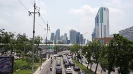 Residents swelter in 40C heat in Bangkok, Thailand