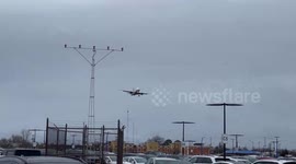 Pilot makes a tricky landing while being blown by wind in New York