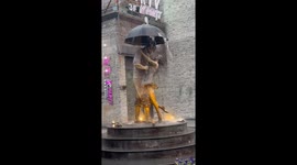 Artistic Fountain Sculpture Evokes Romantic Atmosphere in China