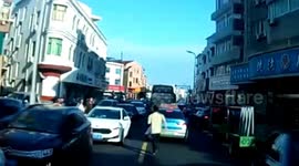 Heroic teen sprints through traffic to clear path for fire engines amid emergency