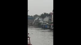 The landslide caused six houses to be submerged under the river