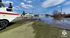 Russian regions grapple with severe flooding amid rising water levels