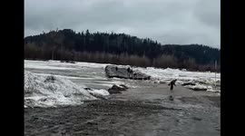 Pontoon bridge collapse in Kuzbass: no injuries reported, investigation underway