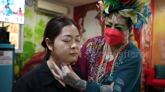 Eccentric Thai woman gives 