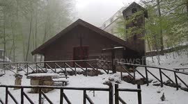 On April 21st, heavy snowfall covered Bocca della Selva, a hamlet in the municipality of Cusano Mutri, located at around 1400 meters above sea level. The heavy rainfall affected all of central/southern Italy.