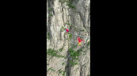 Chinese slackliners showcase stunning stunts preparing for coming event