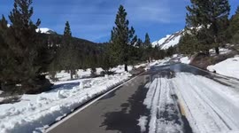 USA: Snow-clearing effort in Mono County