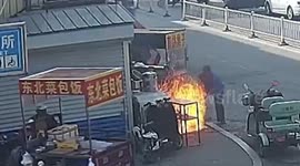 Off-duty firefighter quickly put out fire after liquefied gas tank burst into flames