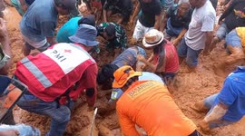 The Evacuation Process Of 1 Victims Built In A Slash In North Toraja, South Sulawesi Was Dramatic