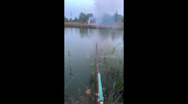 Angler encounters lively marriage proposal scene and gains no harvest in eastern China