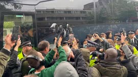 Police move in to clear protesters blocking immigration van  in peckham