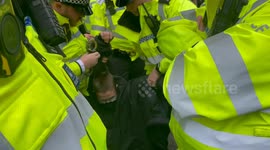 Protestors arrested during refugee blockade in Peckham, London