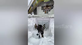 Indian Army soldiers cleared the snow from the Yatra route and made a path to Hemkund Sahib in Uttarakhand