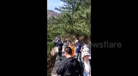 Falling rocks at Chinese scenic spot strike tourists, killing 1
