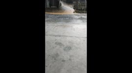 Terrible hail with many large stones destroyed hundreds of roofs in central Vietnam