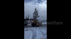 USA: Snowstorm causes traffic stops in California on Interstate 80