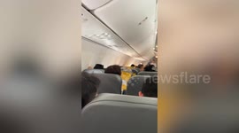 Plane passengers left sweating when air con breaks
