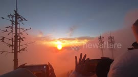 Meet stunning pink sunrise at Wugong Mountain in China