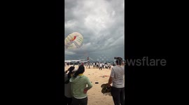 Tourists rescue stranded parasailers after sudden weather change