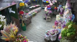 Flower shop seller thwarts theft attempt in Rostov, Russia