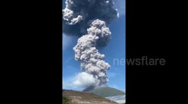 Mount Ibu erupted, volcanic ash up to 5000 meters from the top of the mountain