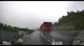 Driver Narrowly Avoids Death After Vehicle Spinning Out on Slippery Chinese Highway