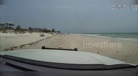 USA: Lost Child Reunited with Mom on Florida Beach