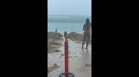 Waikiki beach flooded | Dukes Waikiki Beach Bar Flooded | rain for days | tourists and locals helped built a sand wall to protect the bar from flooding