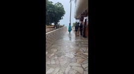 Water flooding Waikiki restaurants | Staff and locals trying to build wall to keep basement from flooding | Waikiki beach under water | natural disaster because of climate change?