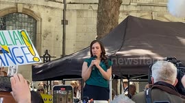 “The courts took the right decision today”. Stella Assange gives a speech as Julian Assange wins the right to appeal his extradition to the US